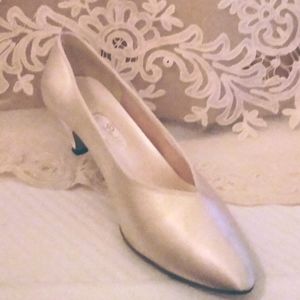 Brides ivory satin shoes Size 9